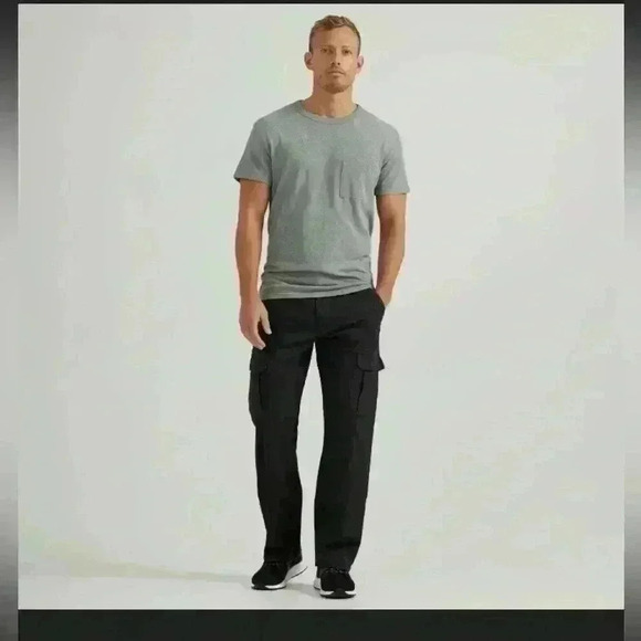 Wrangler Men's ATG Relaxed Cargo Pants - Black 40x30 - Picture 1 of 12